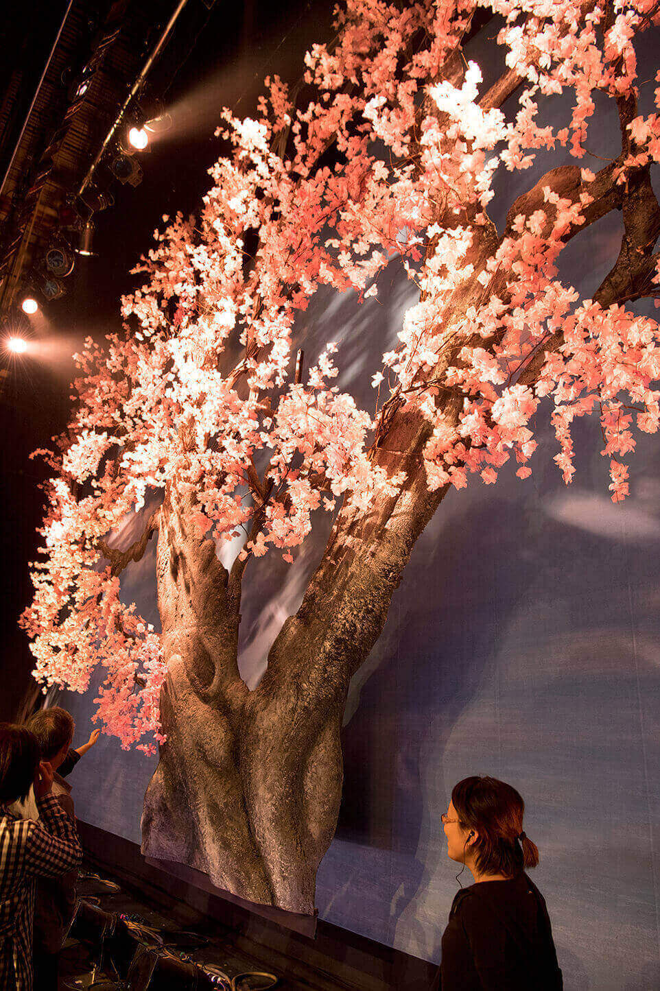 舞台奥の大きな桜の木セット