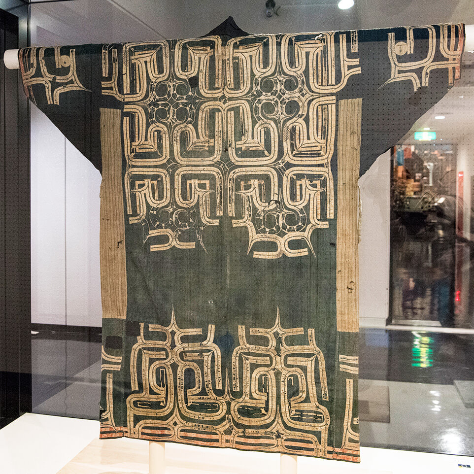 世界最古級のアイヌ木綿衣(ルウンペ)釧路市立博物館