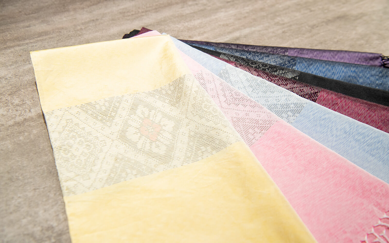 織り柄が美しいオールシーズン使える大島紬のストール
