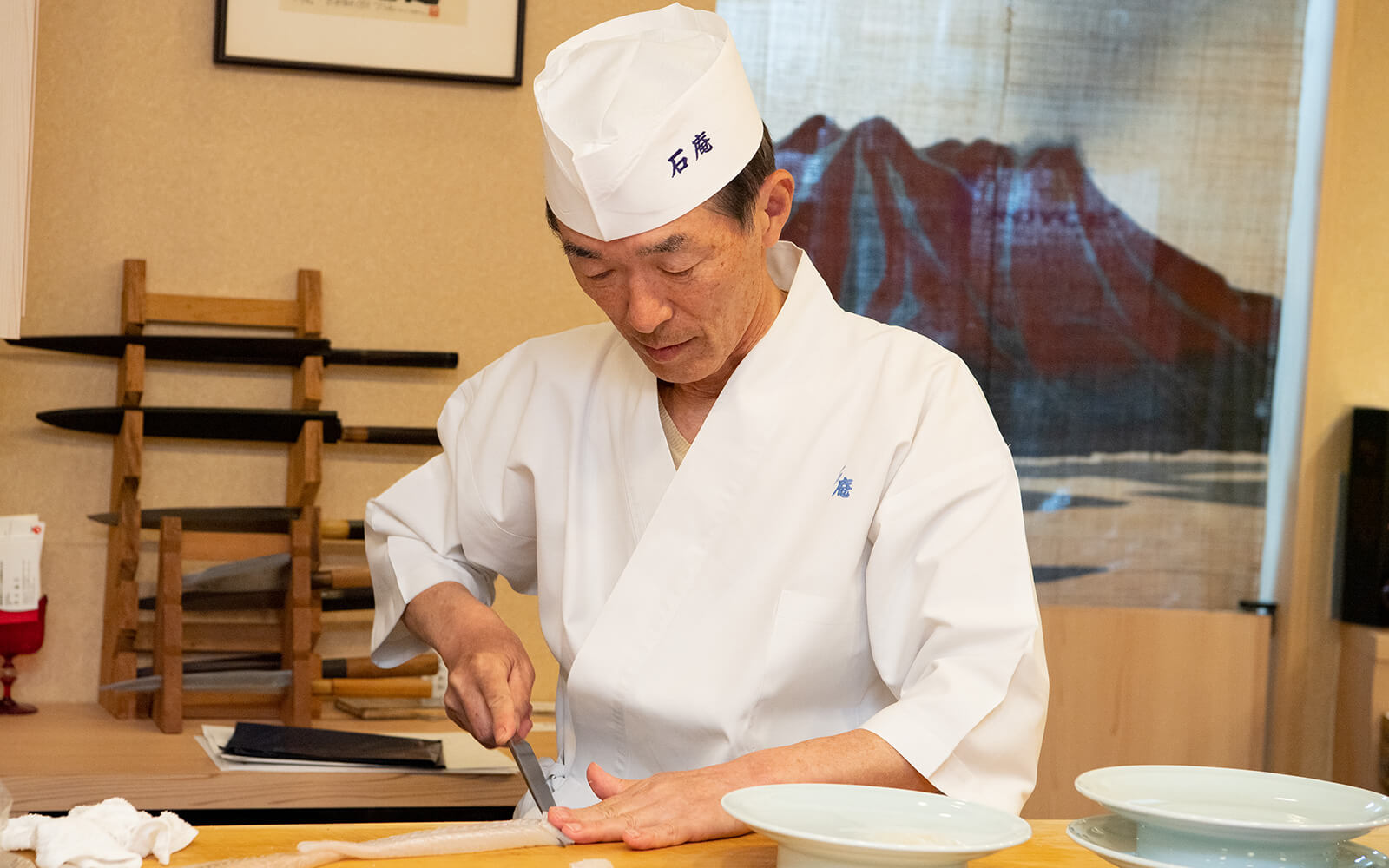 伝統工芸品「薩摩切子」でプレミア焼酎を飲みながら鹿児島の素材に舌鼓