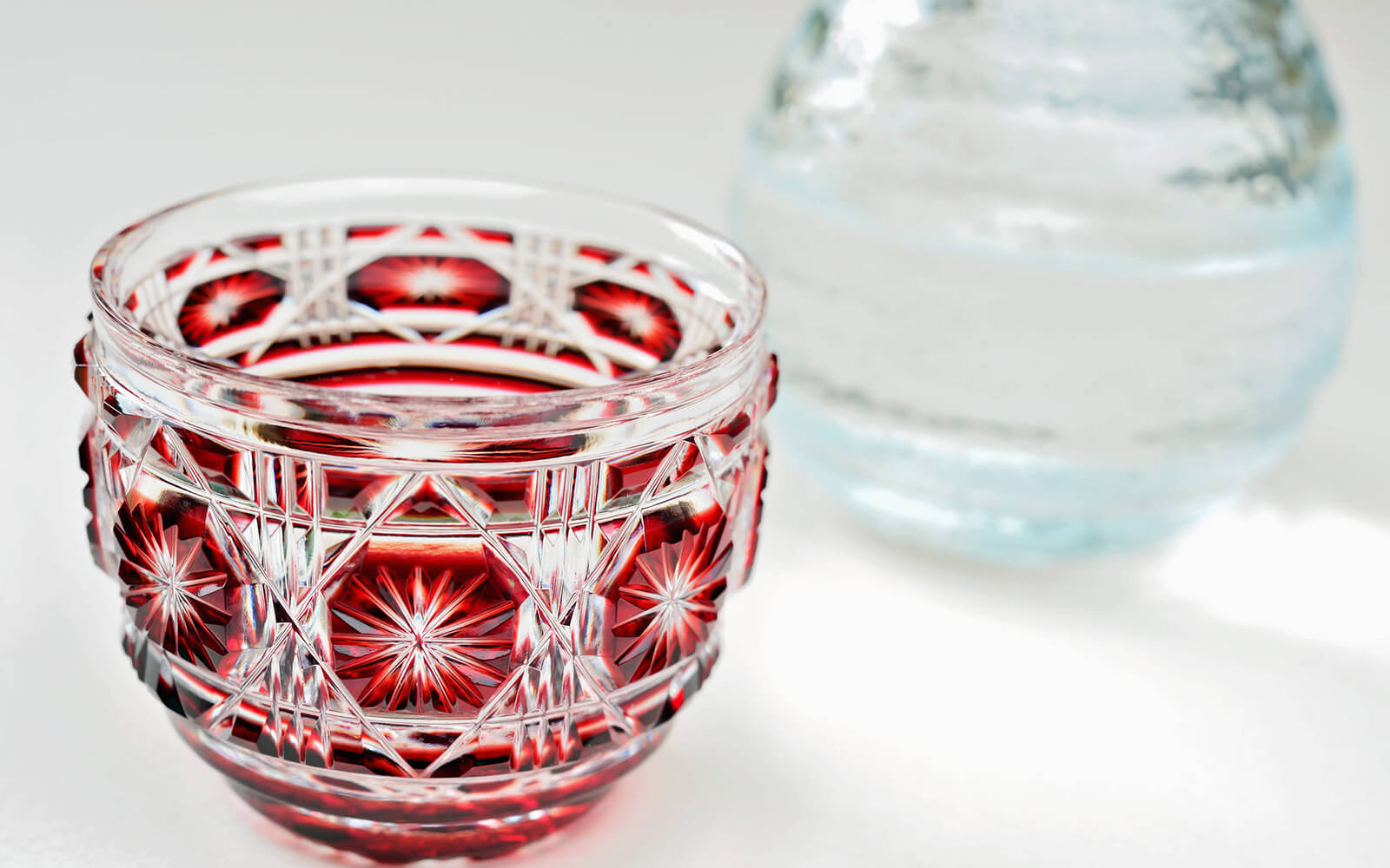 伝統工芸品「薩摩切子」紅は銅を金赤は純金を色ガラスの材料に使用