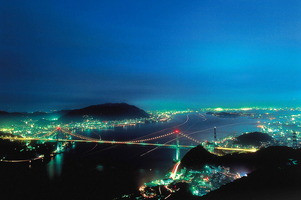 夜景も見応えのある関門海峡